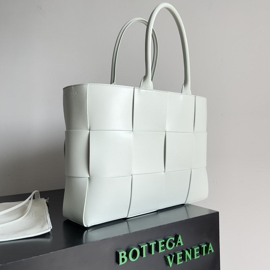 Bottega Veneta Shopping Bags